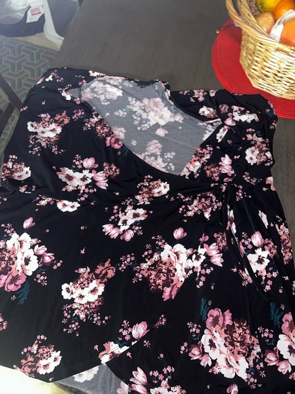 torrid Black Floral Twist-Front Midi top - Pink & White